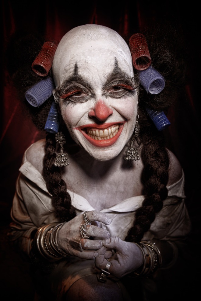 Portfolio_Clownville_mother_smiling-660x990
